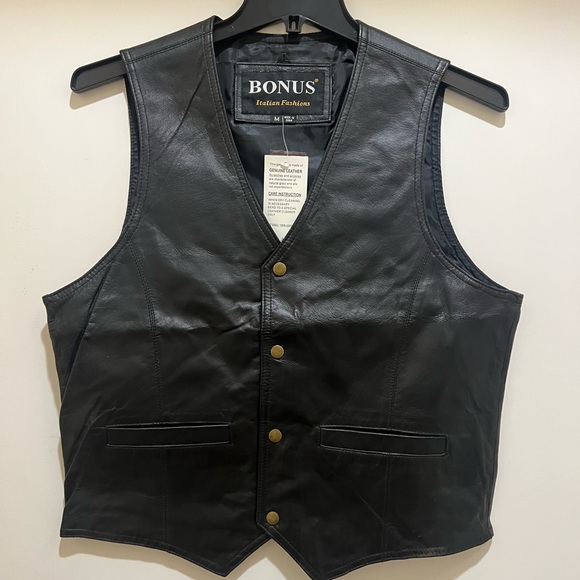 Men's Leather Vest, Black Color Leather VEST - Genuine Leather Size: M - NEW - Picture 2 of 6